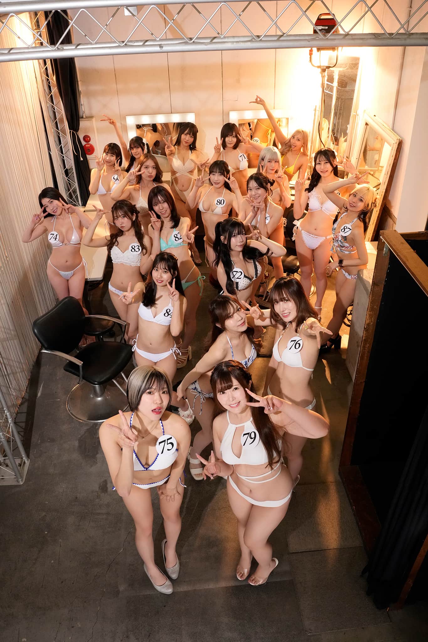 前代未聞！１０８人集合グラビアの”ウラガワ”01【無料分】
